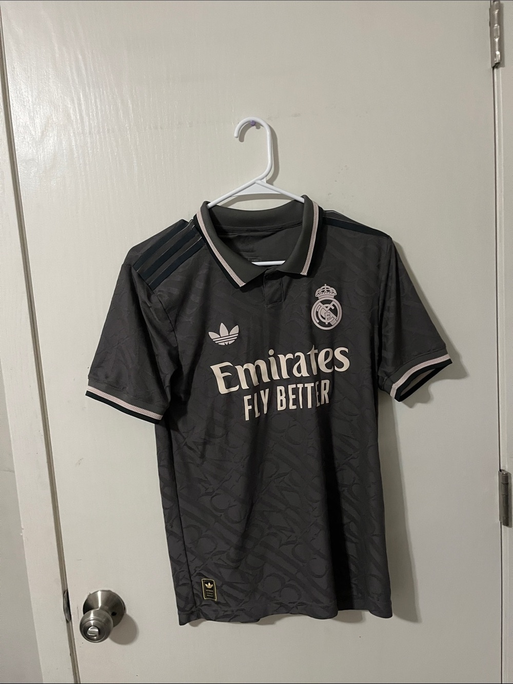 Authentic Adidas Real Madrid 24-25 Third Jersey Kit
Size Small